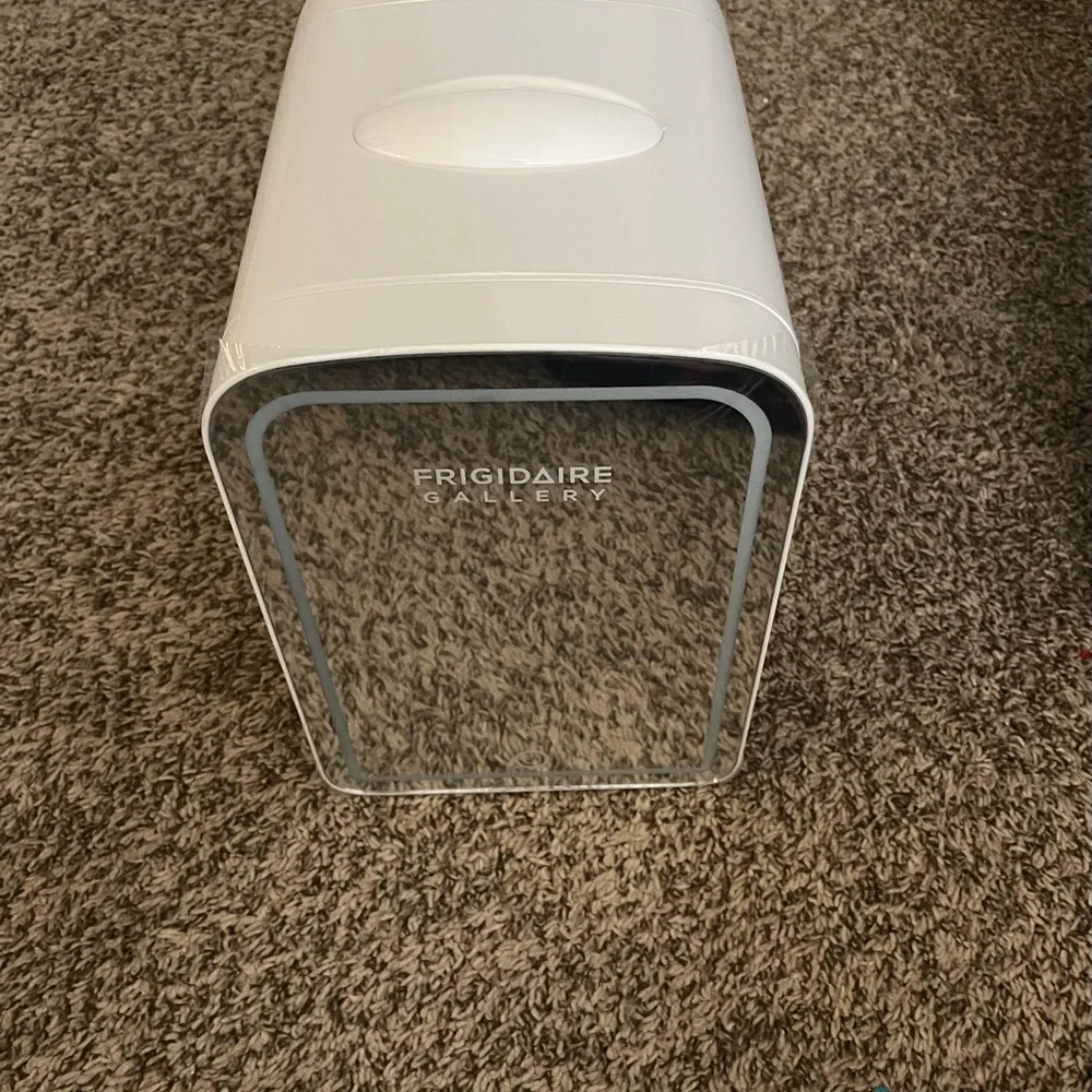 Frigidaire Gallery White Makeup Organizer with LED Light